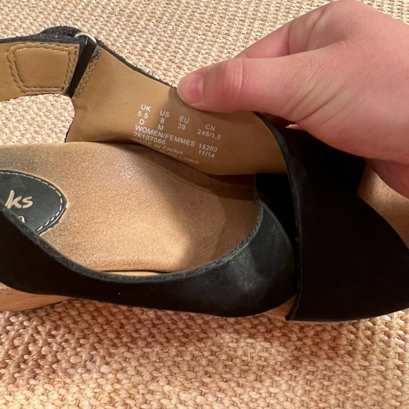 Black, suede Clark’s artisan sandles - Picture 6 of 6